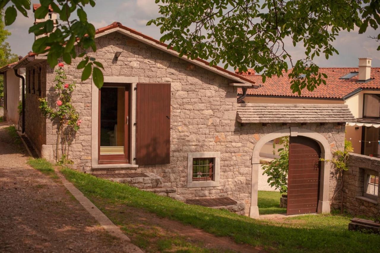 Tmbin'S Barn - Nature, Horses, Family Sežana Exterior foto